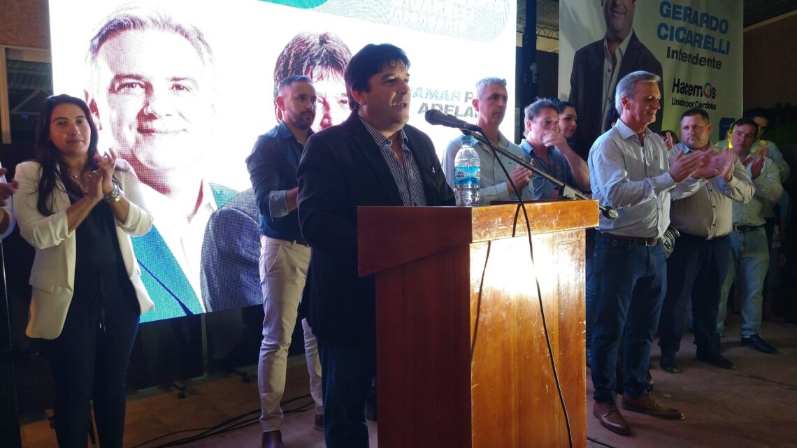 Gerardo Cicarelli presentó al equipo que lo acompaña para ser intendente de Miramar de Ansenuza