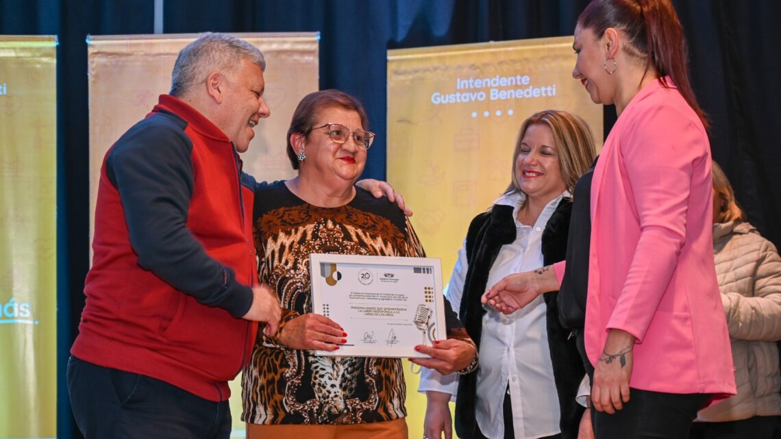 Homenaje a los pioneros de la radiodifusión de Arroyito