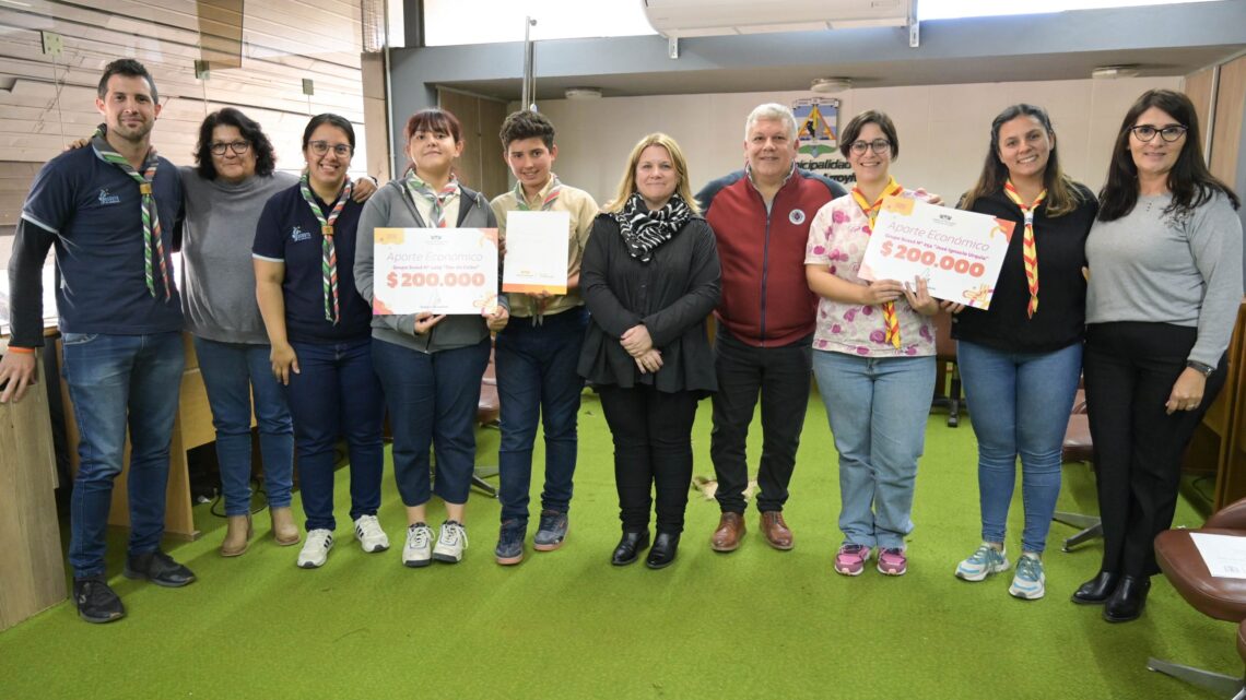 Arroyito: Benedetti entregó aporte económico a los dos grupos Scouts de la ciudad