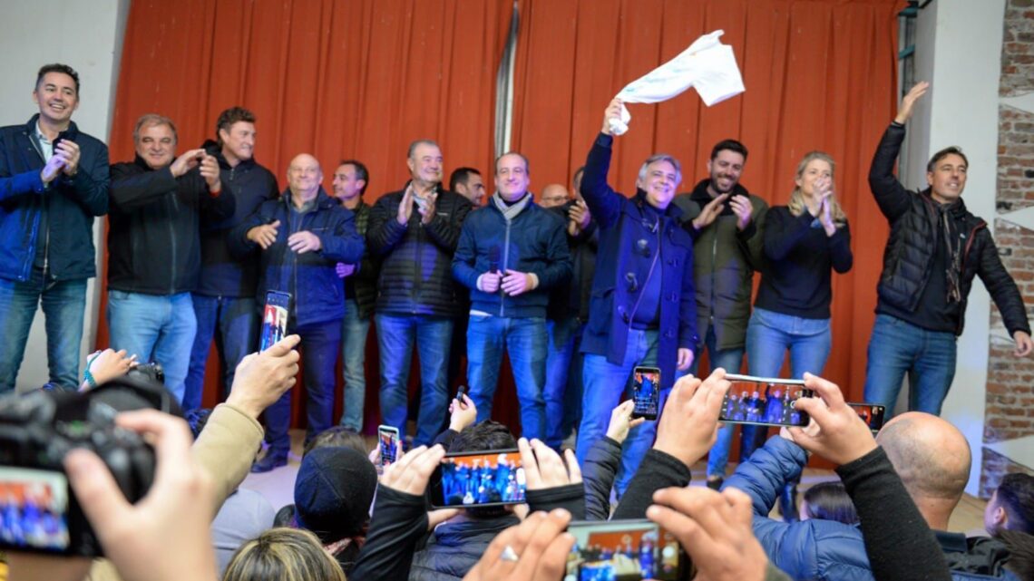Martín Llaryora festejó el “urnazo” de Hacemos Unidos por Córdoba en Santiago Temple