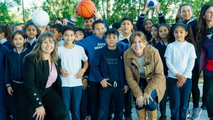Obispo Trejo celebró su nuevo polideportivo y más Viviendas Semilla