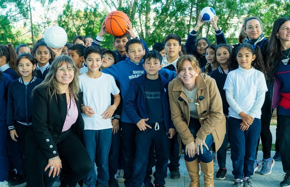 Obispo Trejo celebró su nuevo polideportivo y más Viviendas Semilla