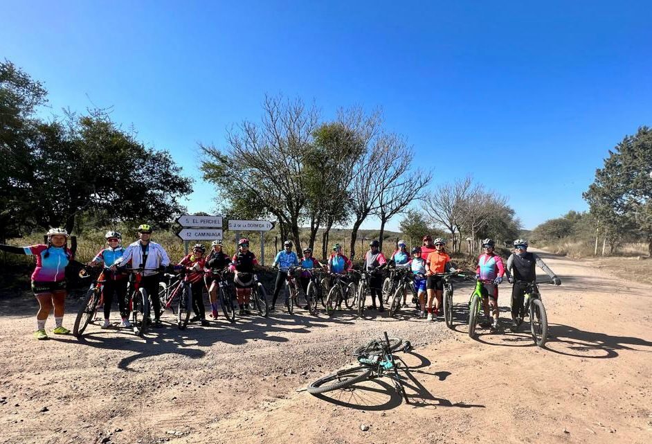 Villa Santa Rosa: la Escuela Municipal de Ciclismo de travesía por el norte de Córdoba