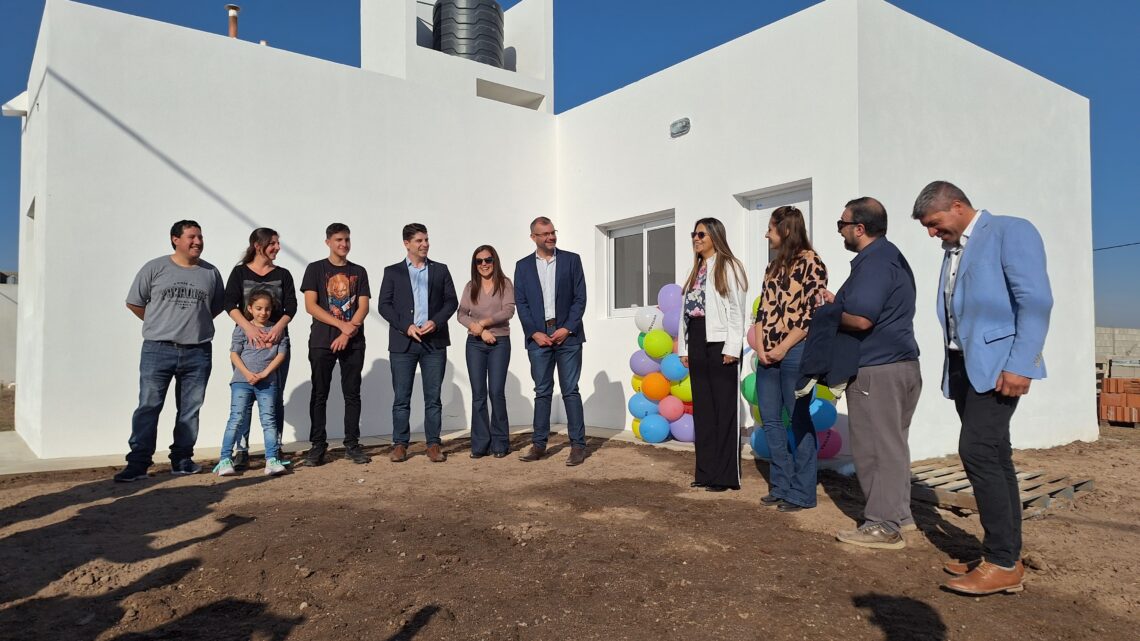 Más viviendas y nuevo Móvil de Seguridad, algunos de los regalos para Villa Fontana en sus 99 años