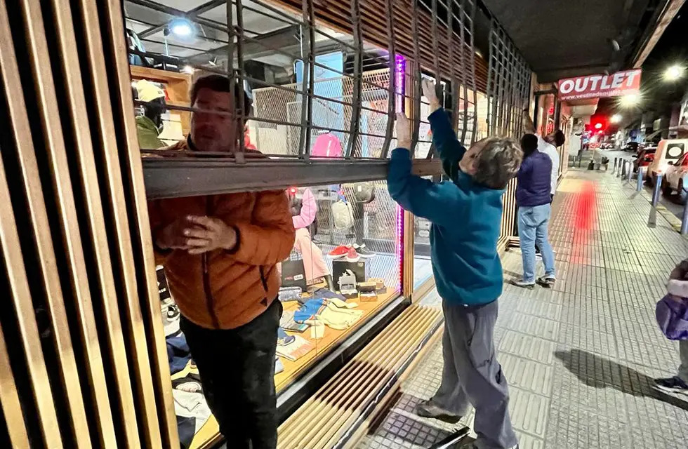 Córdoba: son más de 20 los detenidos por saqueos en distintos comercios Córdoba: son más de 20 los detenidos por saqueos en distintos comercios