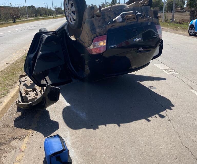 Chcan un auto y una camioneta en el centro de Morteros Chcan un auto y una camioneta en el centro de Morteros