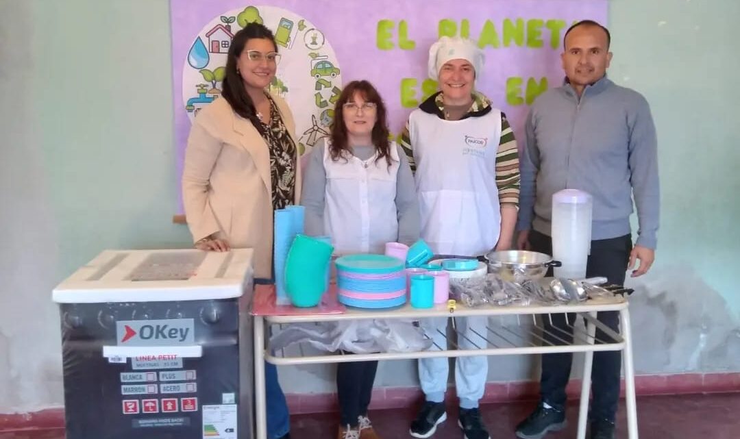 Villa Fontana: Entregaron cocinas y otros elementos del programa Paicor Villa Fontana: Entregaron cocinas y otros elementos del programa Paicor