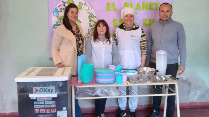 Villa Fontana: Entregaron cocinas y otros elementos del programa Paicor
