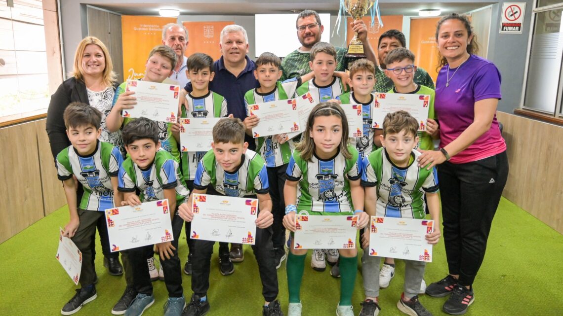 Arroyito: Benedetti reconoció a los campeones del futbol de Canal 12 Arroyito: Benedetti reconoció a los campeones del futbol de Canal 12