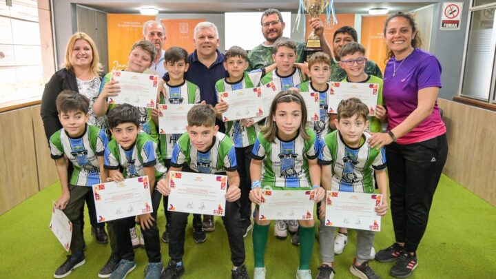 Arroyito: Benedetti reconoció a los campeones del futbol de Canal 12