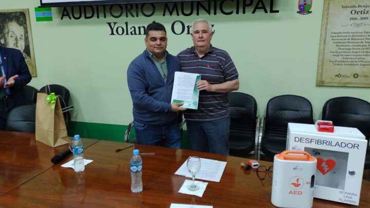 La Para: Municipalidad entregó desfibriladores a cuatro instituciones