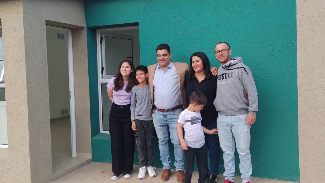 La Para: el intendente Guzmán entregó 10 viviendas del programa Casa Propia La Para: el intendente Guzmán entregó 10 viviendas del programa Casa Propia