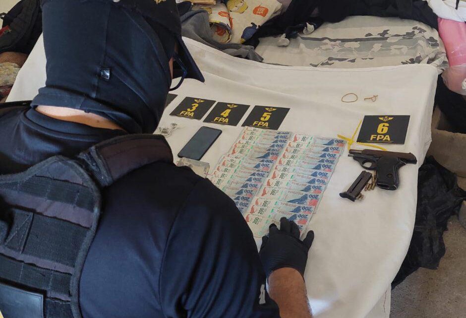 Arroyito: drogas, armas y dinero secuestrados en un operativo de la FPA Arroyito: drogas, armas y dinero secuestrados en un operativo de la FPA