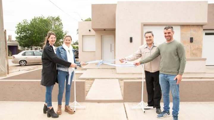 Villa Santa Rosa: Kieffer entregó tres viviendas del plan ORVIM 1