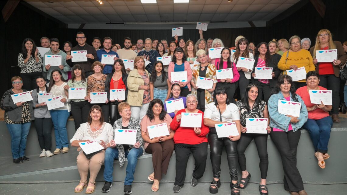 Más de 150 alumnos recibieron sus certificados de la Escuela de Oficios de Arroyito
