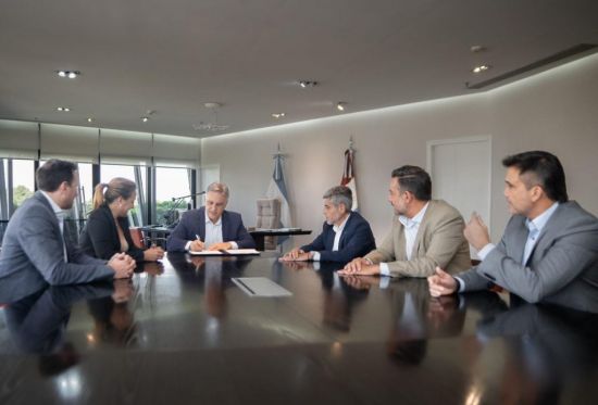 Llaryora promulgó la nueva ley de Seguridad para la Provincia