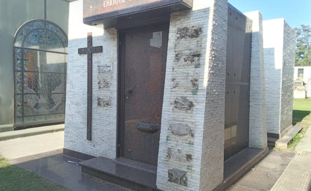 Arroyito: investigan robo de placas en el cementerio