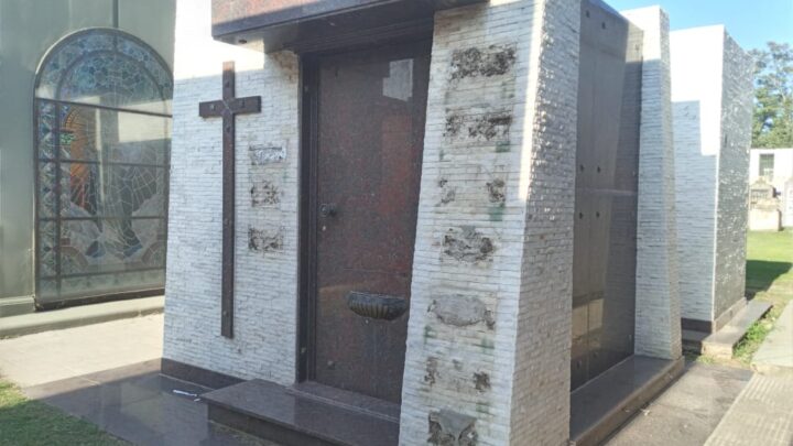 Arroyito: investigan robo de placas en el cementerio