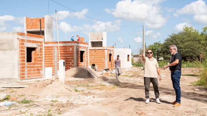 Villa Santa Rosa: sigue la construcción de viviendas sociales