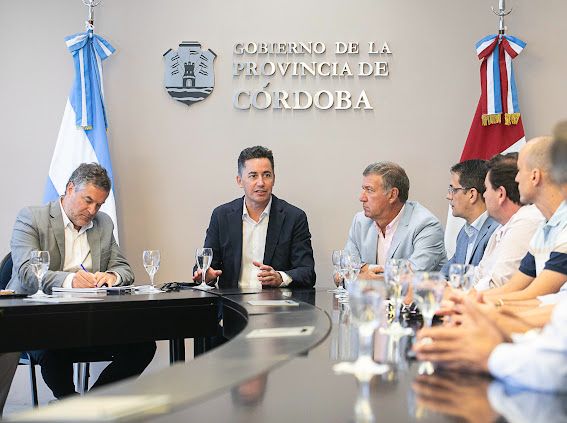 El ministro Manuel Calvo se reunió con intendentes de todos los departamentos de la provincia El ministro Manuel Calvo se reunió con intendentes de todos los departamentos de la provincia
