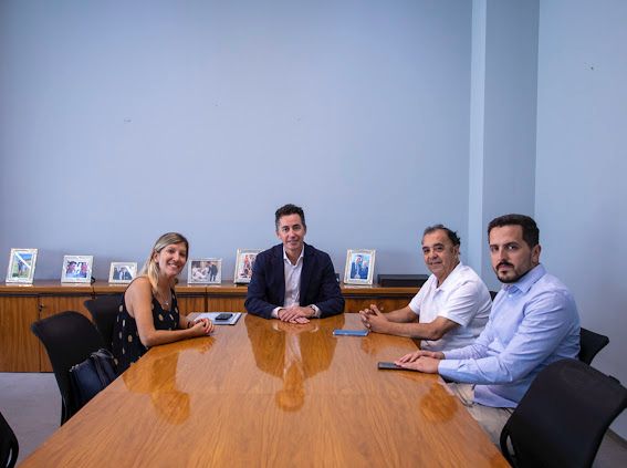 Manuel Calvo recibió a miembros de la Fundación Manos Abiertas Manuel Calvo recibió a miembros de la Fundación Manos Abiertas