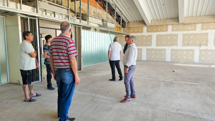 Arroyito: Benedetti recorrió el avance de obra de la escuela PROA