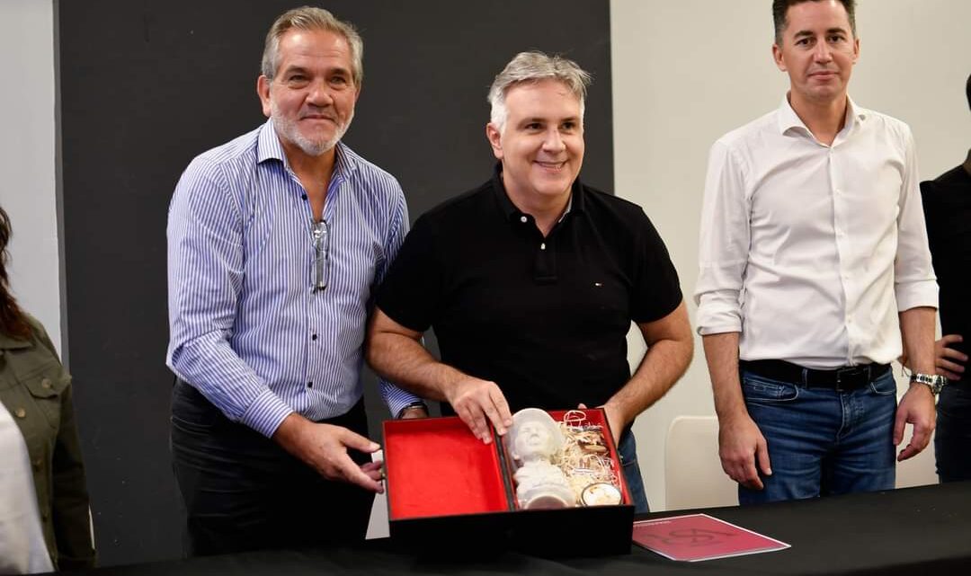 Villa Santa Rosa: Provincia construirá un polideportivo y entregará fondos para refacciones en una escuela Villa Santa Rosa: Provincia construirá un polideportivo y entregará fondos para refacciones en una escuela