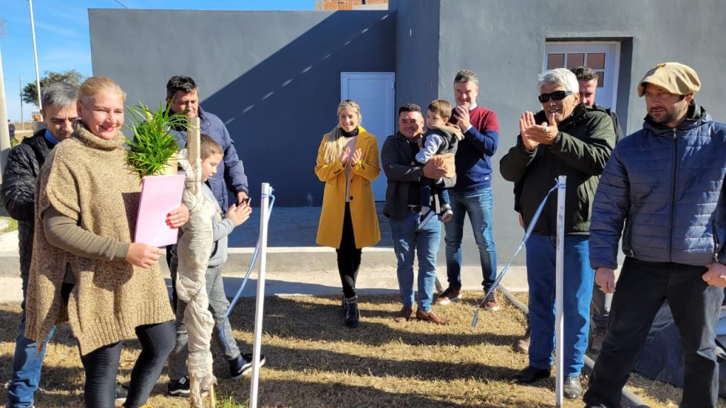 La Provincia entregó viviendas semilla en Toro Pujio La Provincia entregó viviendas semilla en Toro Pujio
