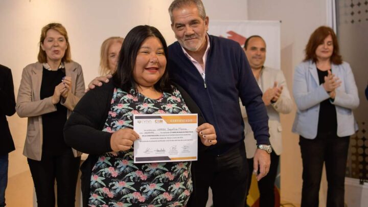 Villa Santa Rosa: 70 alumnos de cursos de oficios recibieron su certificado