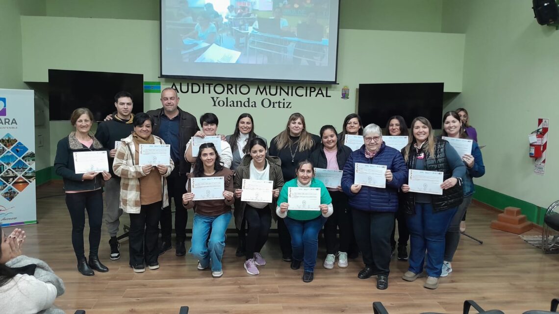 La Para: presentación de cursos y entrega de certificados del CEDER La Para: presentación de cursos y entrega de certificados del CEDER
