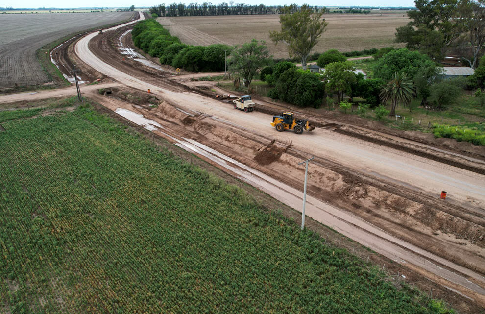 Pavimentan la ruta que une Las Gramillas y Toro Pujio Pavimentan la ruta que une Las Gramillas y Toro Pujio