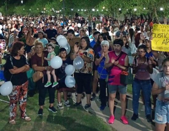 Vecinos de Brinkmann marcharon pidiendo justicia por la muerte de Aralí Vecinos de Brinkmann marcharon pidiendo justicia por la muerte de Aralí