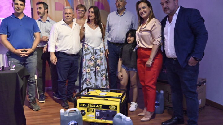 Arroyito: se entregaron 14 generadores para personas electrodependientes