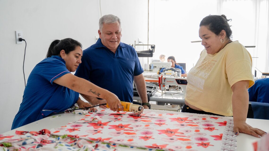 Arroyito: La Asociación Textil fabricará uniformes para el municipio Arroyito: La Asociación Textil fabricará uniformes para el municipio