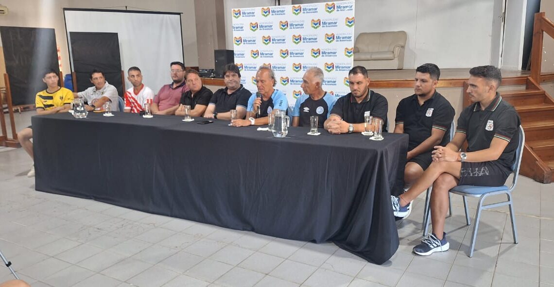 Fútbol: Se presentó la Copa de Verano Ansenuza Fútbol: Se presentó la Copa de Verano Ansenuza