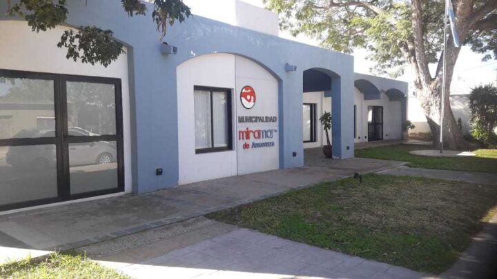Avanza la obra de red cloacal en Miramar de Ansenuza: cortes de calle y pedido de precaución