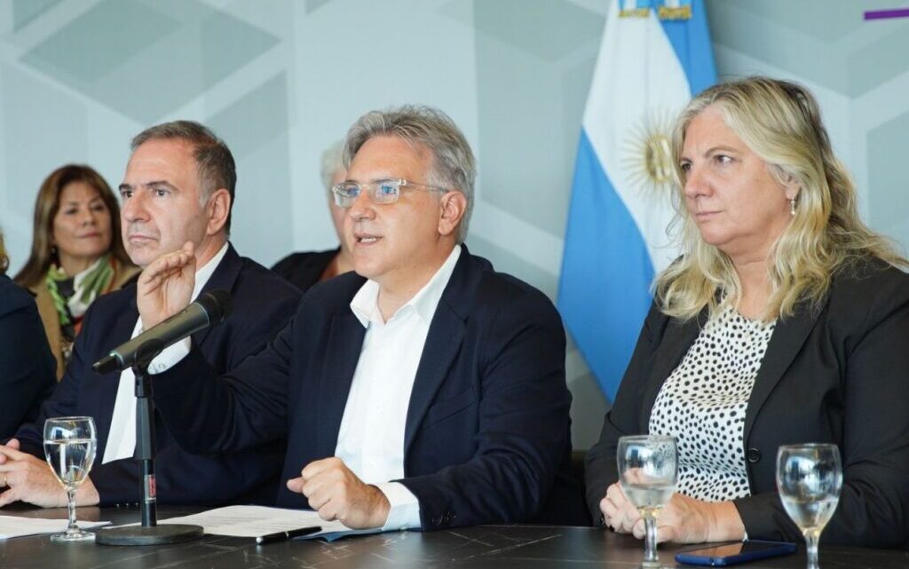 Llaryora: “Los resultados de las pruebas Aprender nos ponen muy orgullosos” Llaryora: “Los resultados de las pruebas Aprender nos ponen muy orgullosos”