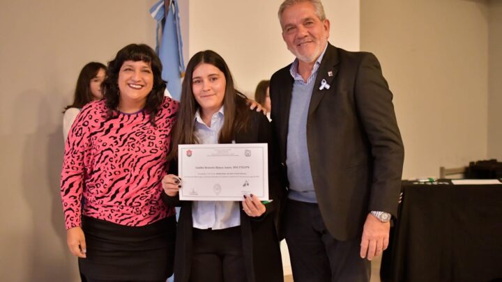Villa Santa Rosa: 18 nuevas docentes recibieron su título en un emotivo acto de colación