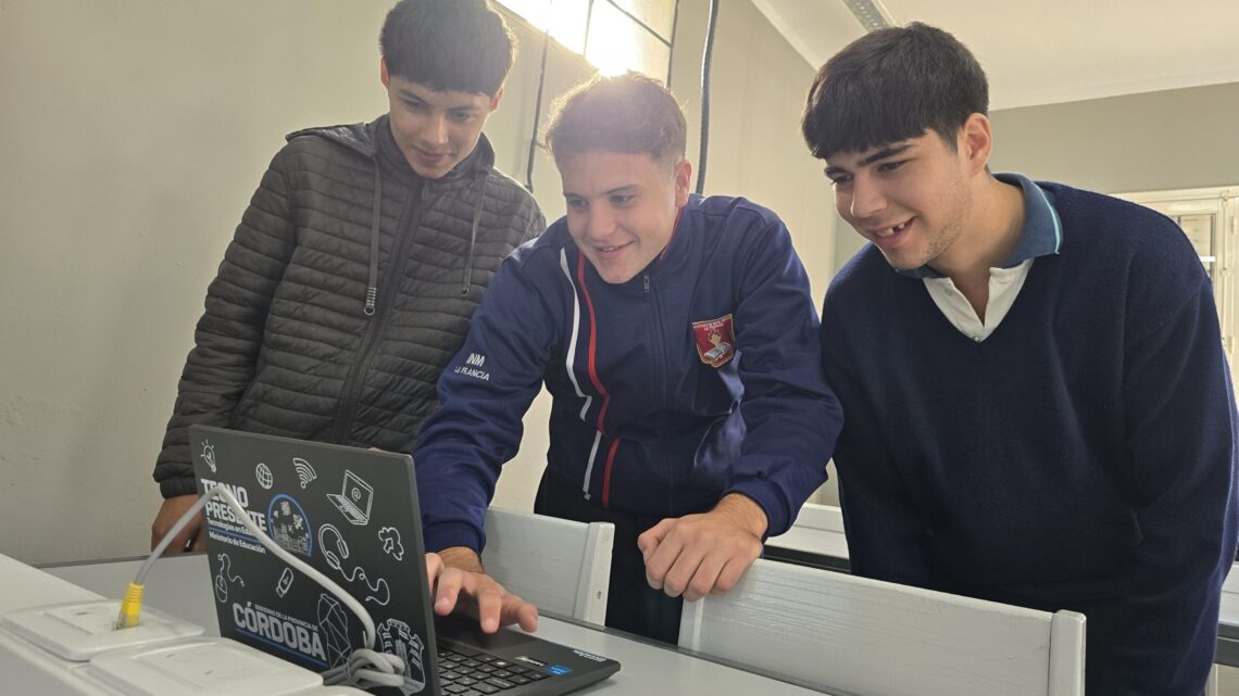 La Francia: ya funciona la Sala de Alfabetización Digital en el Inst. de Nivel Medio La Francia: ya funciona la Sala de Alfabetización Digital en el Inst. de Nivel Medio