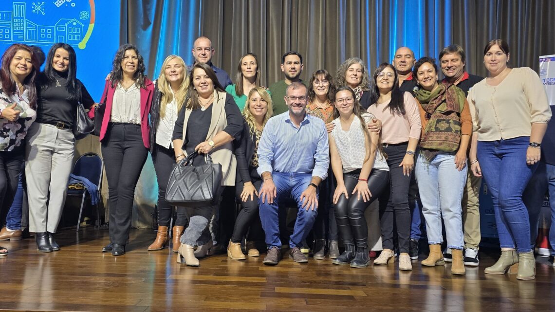 Localidades del Dpto. Río Primero recibieron notebooks del programa Tecno Presente Localidades del Dpto. Río Primero recibieron notebooks del programa Tecno Presente