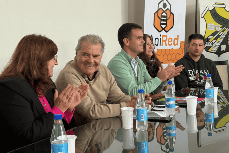 Seeber: con la presencia del Ministro Sergio Busso, se presentó ApiRed