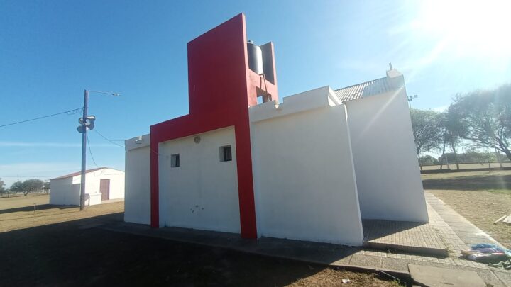 Villa Fontana: la Municipalidad mejora las instalaciones de la cancha de fútbol municipal