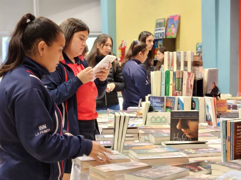 La literatura vuelve a ser protagonista en La Francia con la segunda edición de la Feria del Libro La literatura vuelve a ser protagonista en La Francia con la segunda edición de la Feria del Libro