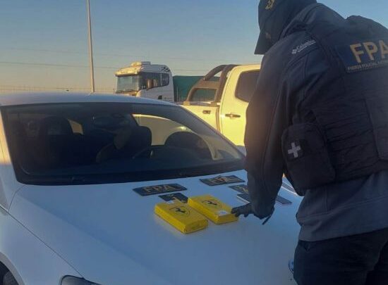 Tres personas detenidas por tráfico de drogas en un control sobre la Ruta 19