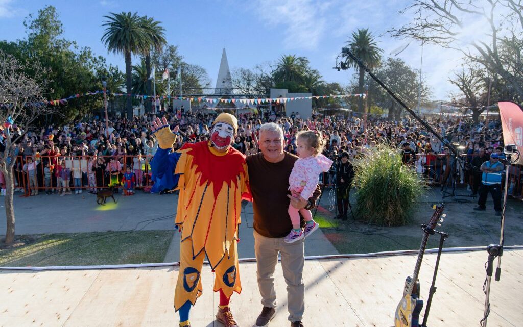Arroyito celebró el Día de las Infancias con una multitudinaria jornada y el show estelar de Piñón Fijo
