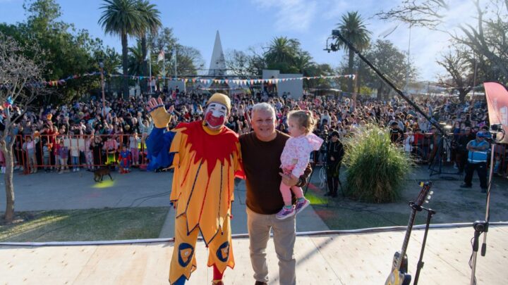 Arroyito celebró el Día de las Infancias con una multitudinaria jornada y el show estelar de Piñón Fijo