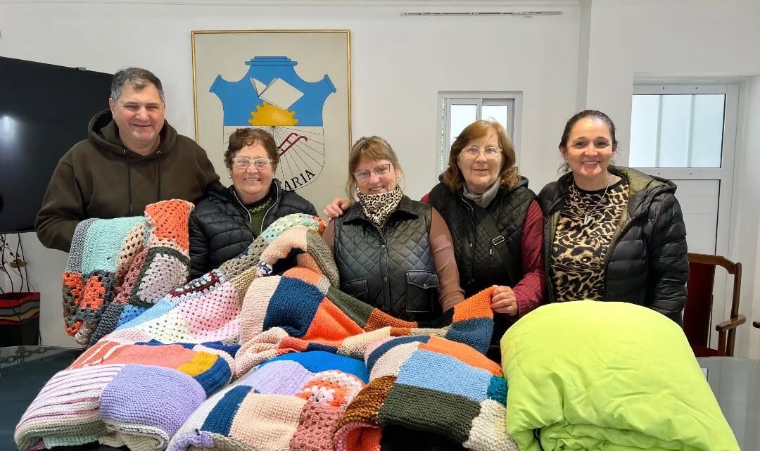 Balnearia: el programa “Manos que Cobijan” entregó mantas a los más necesitados Balnearia: el programa “Manos que Cobijan” entregó mantas a los más necesitados