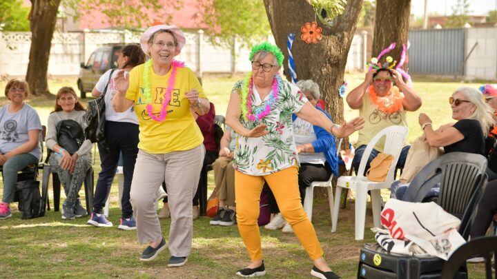 Villa Santa Rosa celebró la Primavera con sus “Adultos Activos” en el C.I.A.M.