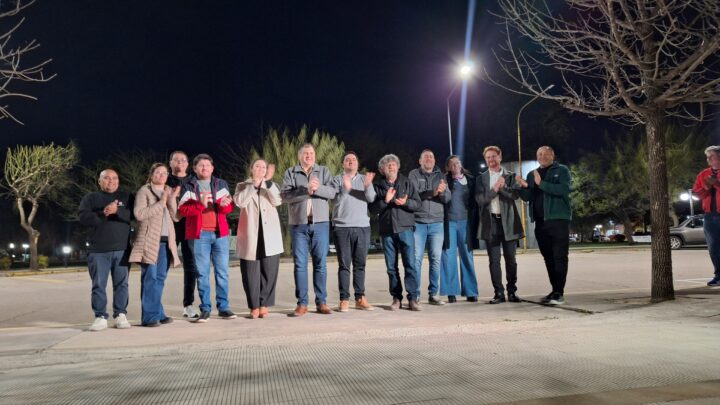 Balnearia inauguró la primera etapa de la nueva iluminación céntrica