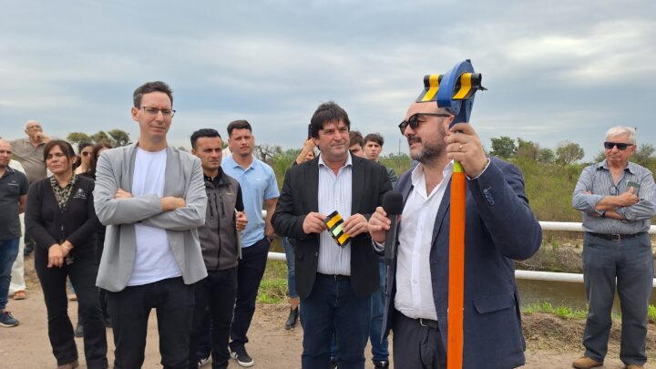 Innovación ambiental: colocan desviadores de vuelo en el tendido eléctrico de Miramar de Ansenuza